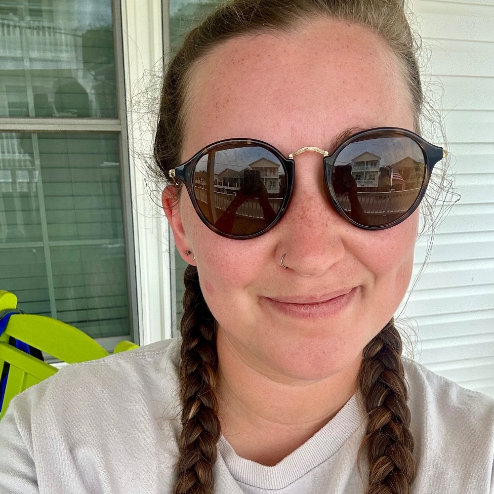 Meet your Posher, Kaela